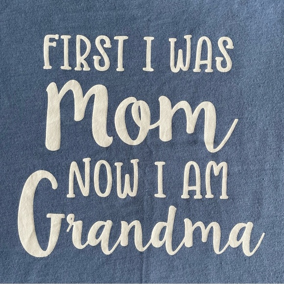 EUC FIRST I WAS MOM NOW I AM GRANDMA Graphic Tee Periwinkle Blue Size L - Picture 4 of 4